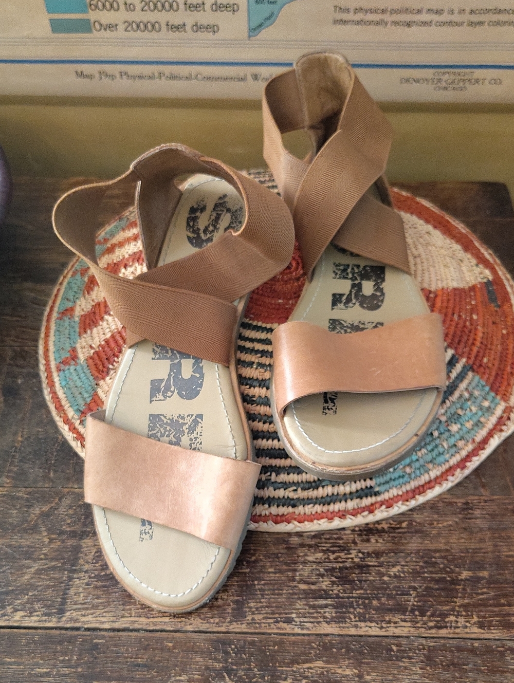 Sorel Elli Brown Women's Tan Crisscross Elastic Sandals